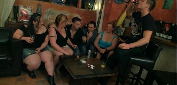  Hot bbw party in the pub